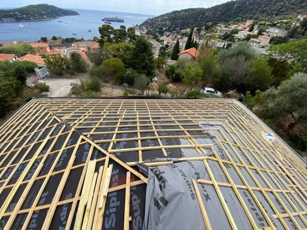 Rénovation de toiture en bord de mer — couvreur à Vallauris