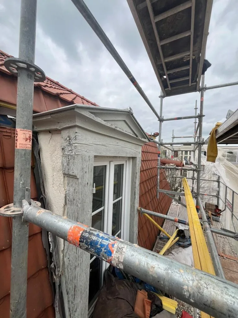 Rénovation de lucarne — couvreur à Vallauris