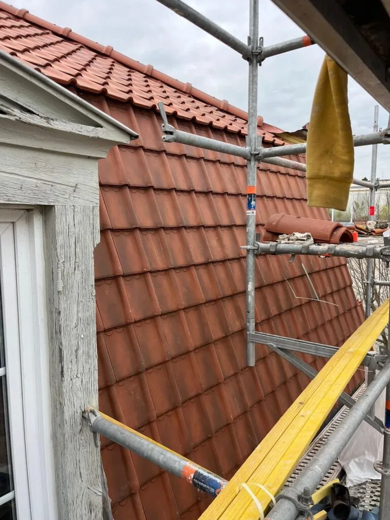 Lucarne rénovée — couvreur à Vallauris